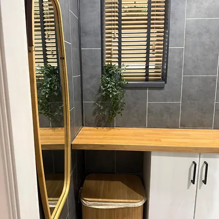 15 Mins To District & Bae Systems Apartment