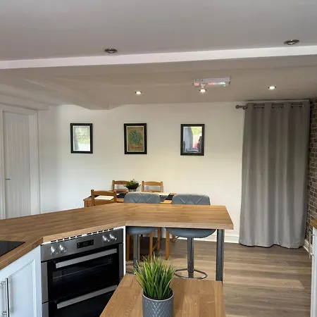 Apartment 15 Mins To District & Bae Systems