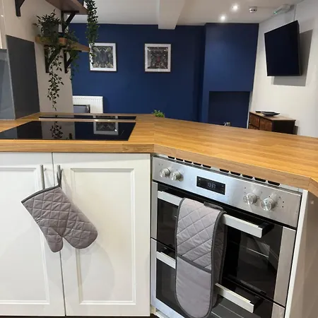 Apartment 15 Mins To District & Bae Systems Dalton in Furness