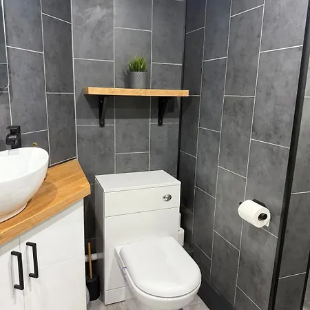 15 Mins To District & Bae Systems Apartment