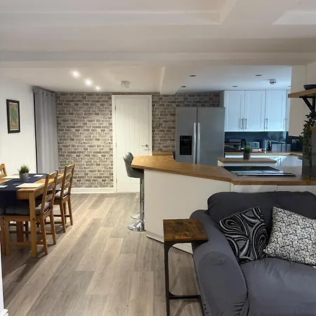 Apartment 15 Mins To District & Bae Systems Dalton in Furness