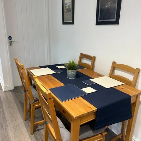 15 Mins To District & Bae Systems Lejlighed